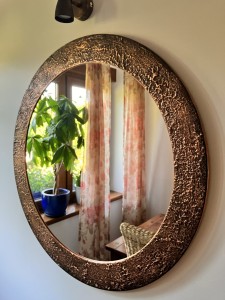 Okrągłe lustro w ramie miedzianej. Piękna miedziana struktura. 8O cm